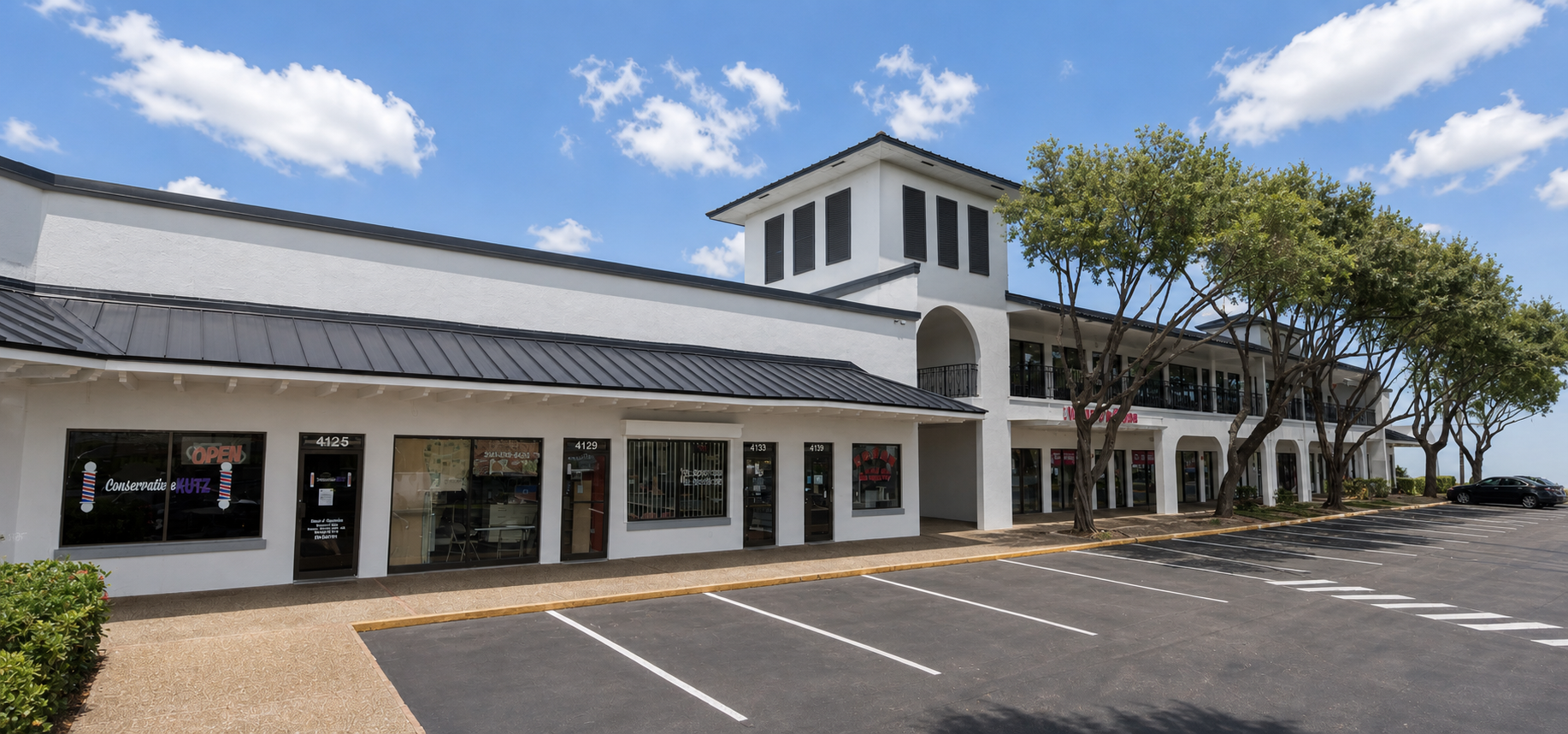 Oakland Park Center storefront after repositioning